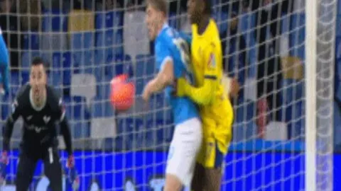 中国男足防守“太极虎”失败，晋级之路堪忧